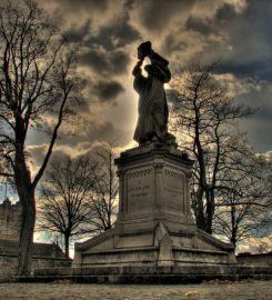 ⛪ Statue de Guillaume Farel – Neuchâtel