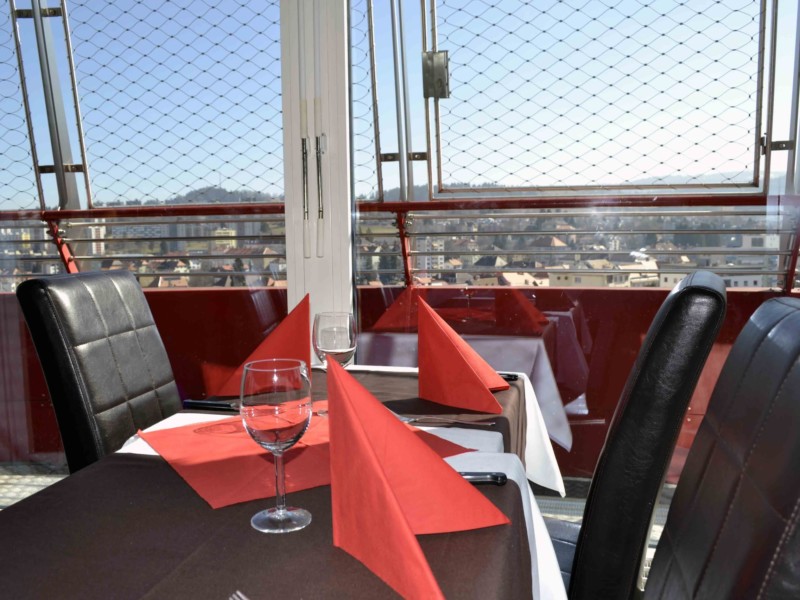  Terrasse panoramique, zone est. Le restaurant, le Citerama, au sommet de la tour Espacité.