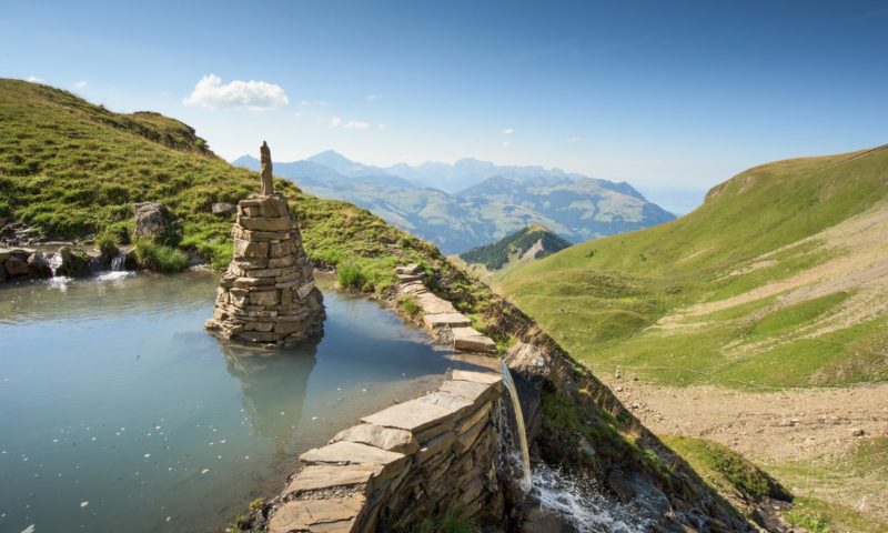 Le lac de Soi sous les Dents du Midi.