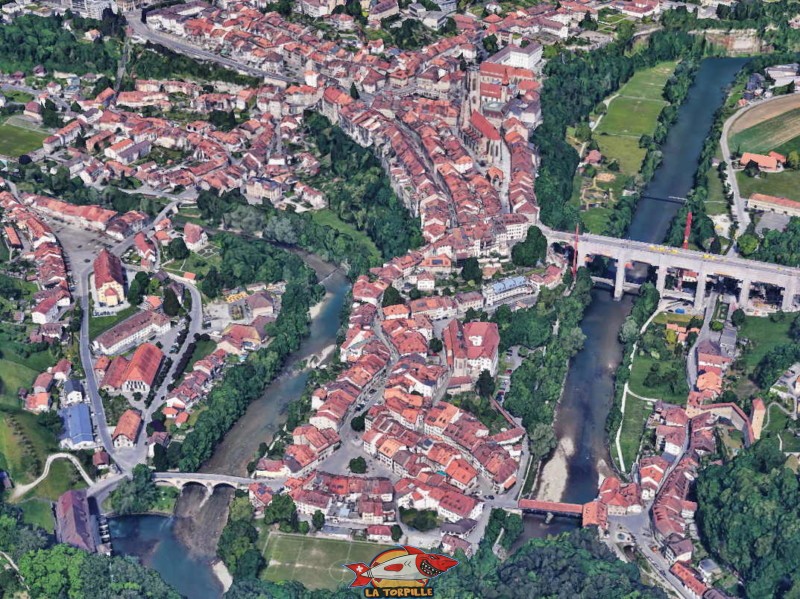Les trois ponts sur la Sarine. En haut, à gauche, le pont St-Jean (1). Sur la gauche, le pont du Milieu (2), à droite, le pont de Berne (3).