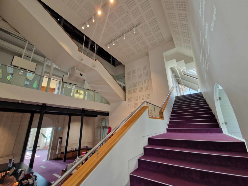 Les escaliers permettant d'atteindre le musée.