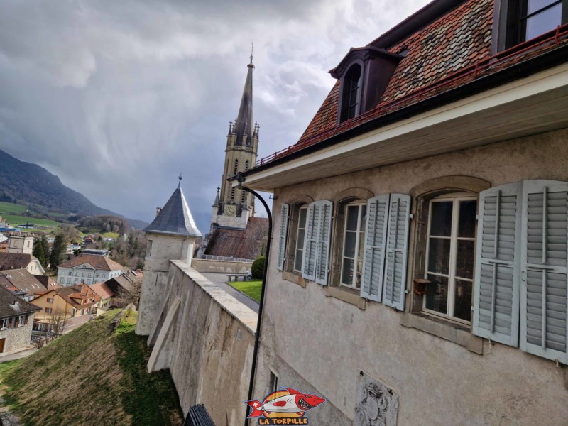 La vue sur Châtel-St-Denis avec l'église.