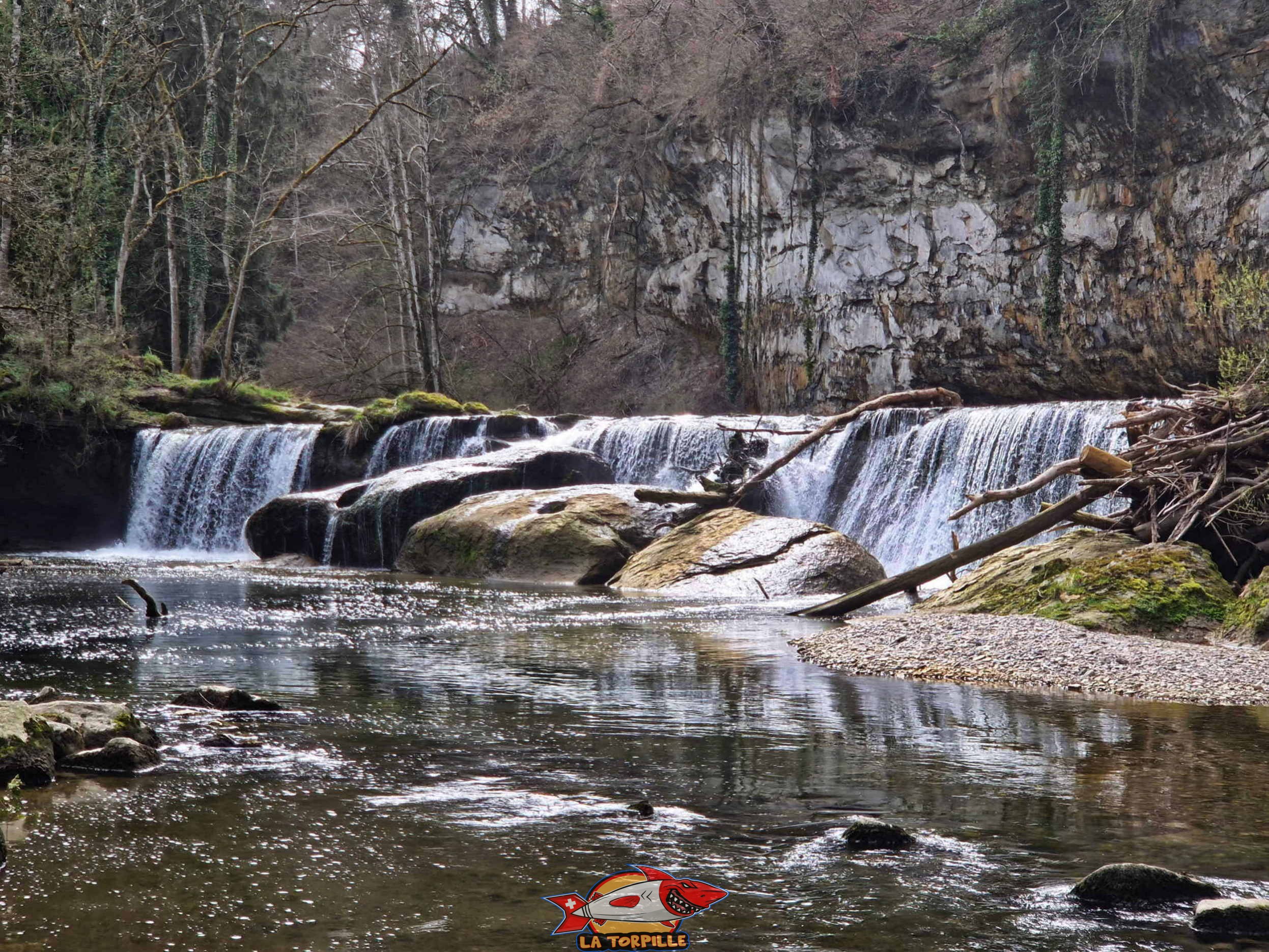 💧 Chutes De Rue Cascade en Glâne dans le canton de Fribourg