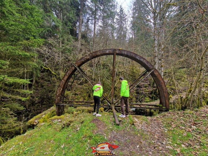 L'ancienne roue du moulin qui a été détruit en 1972.