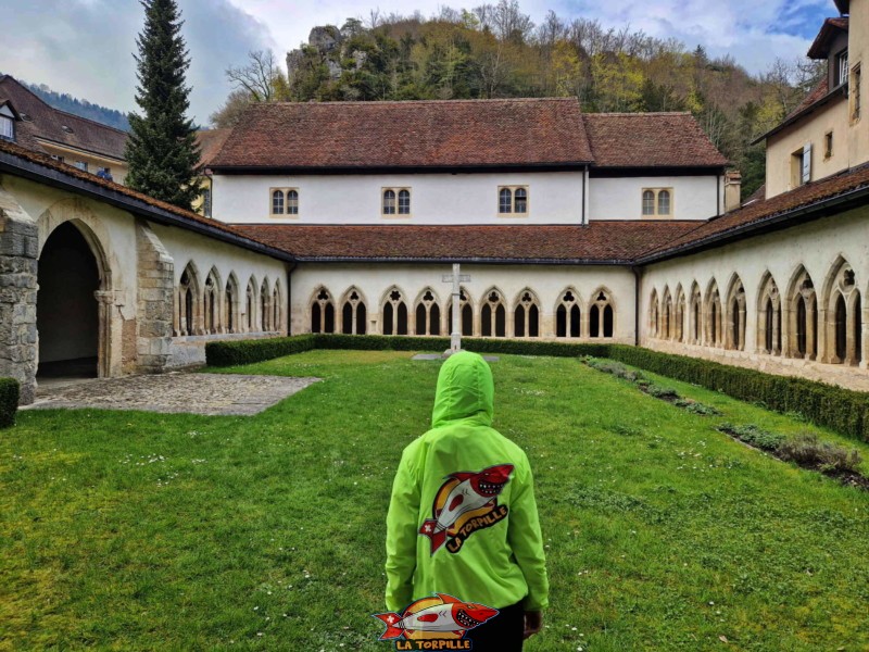 Le cloître attenant à la collégiale. St-Ursanne