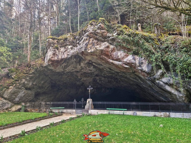 La grotte St-Colombe.