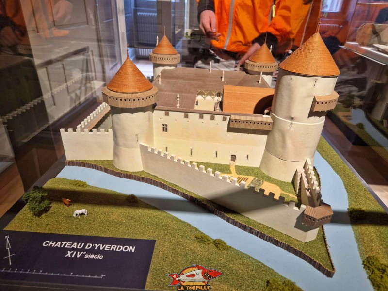 maquette du château d'yverdon au 14e siècle. vue depuis le sud.