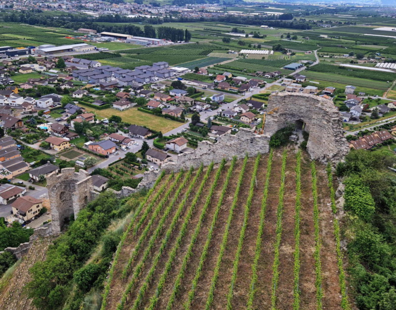 Les deux tours supérieures. Château de Saillon