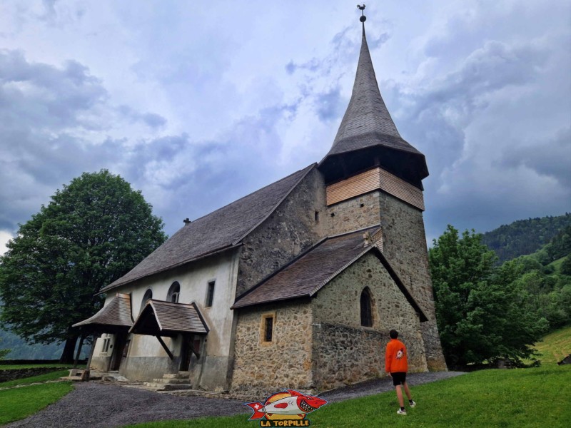 L'église de Rossinière dans le Pays d'Enhaut. lac du Vernex, Rossinière, Pays d'Enhaut.