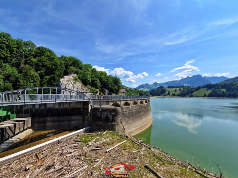 Les photos depuis le côté ouest du barrage de Montsalvens.