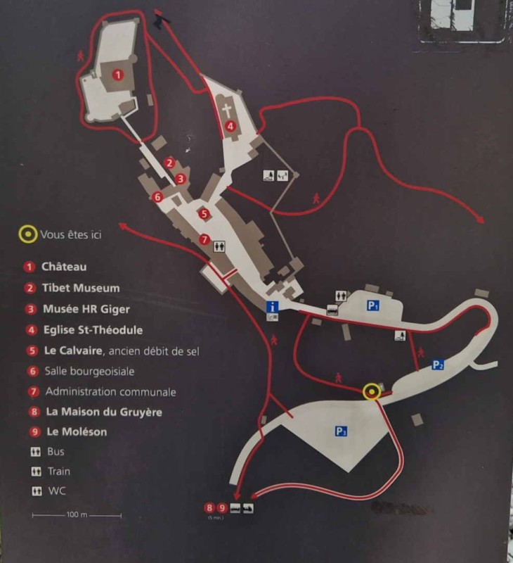Une carte des parkings avec la cité de Gruyères et les différentes curiosités qui la compose.