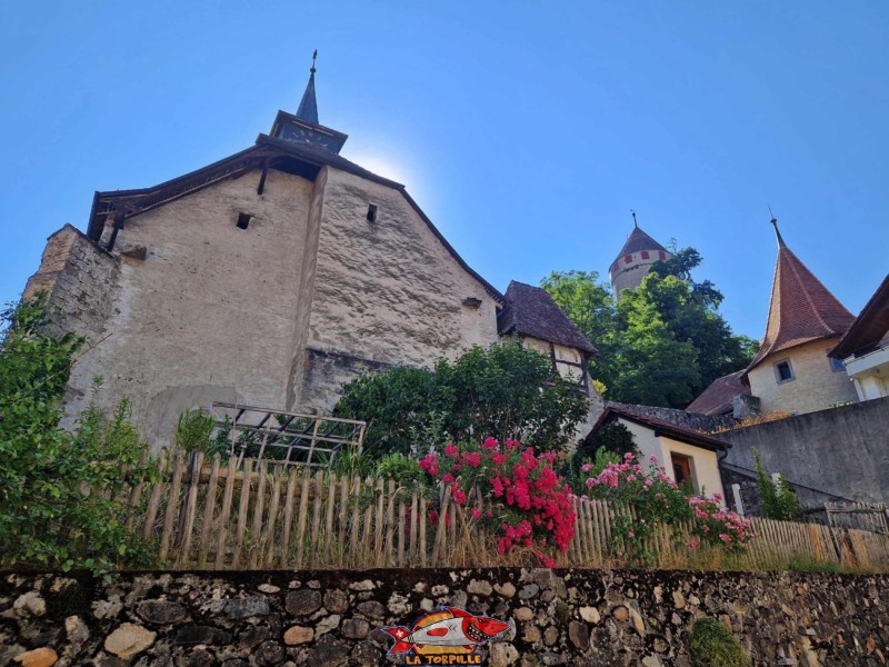 Les vues sur le château depuis le sud, au niveau de la ville de Lucens.