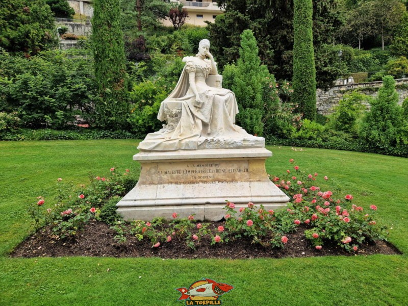 Une statue en mémoire des séjours à Montreux de la reine Elisabeth.