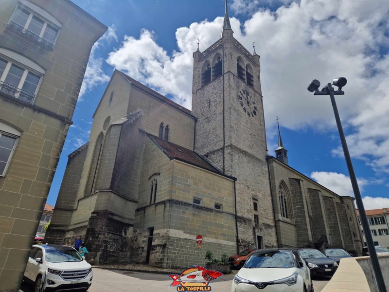 La collégiale depuis la rue des Béguines.