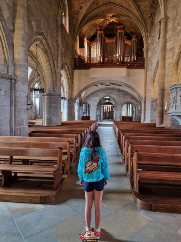 nef de la collégiale de Romont en direction de l'orgue