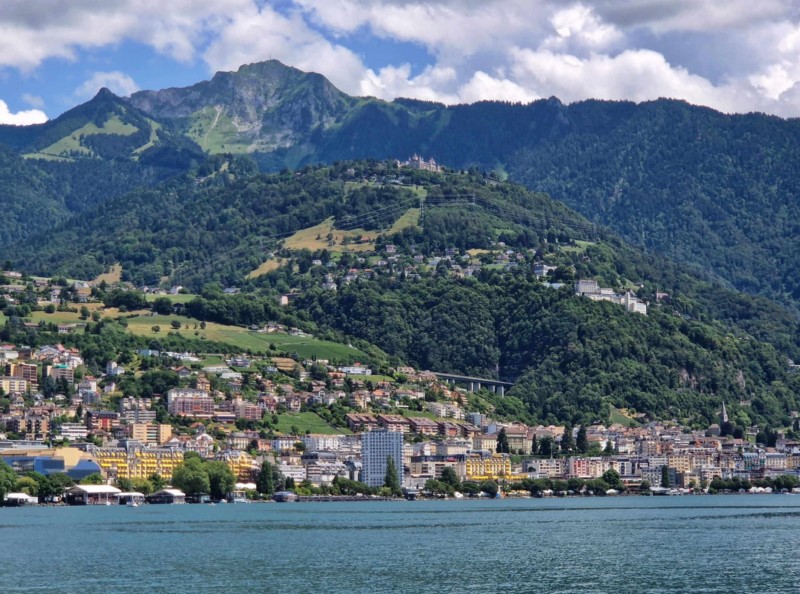 Zoom sur la ville de Montreux.