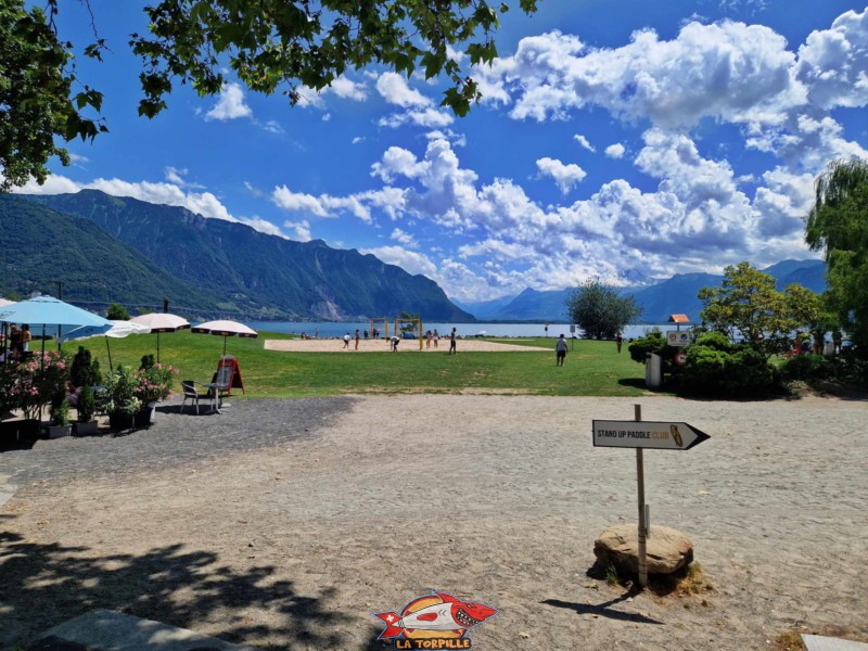 Montreux sup se trouve au niveau de la zone de sable de la plage du Pierrier à Clarens.