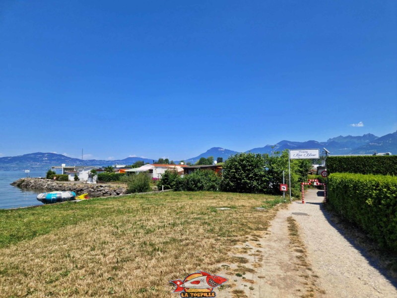 Bouveret Nautic Center, Port-Valais, Le chemin qui mène au camping et la plage de Rive Bleue.