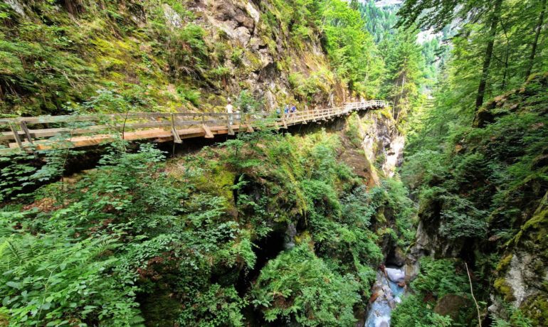 ⛰️🕸️ Gorges Mystérieuses et Temple des Nymphes – Trient