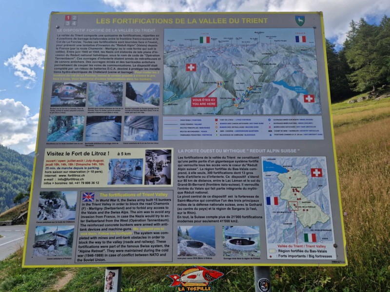 Un panneau d'information sur les fortification militaire de la vallée du Trient, le flanc ouest du mythique "Réduit national", un système de fortifications au coeur des Alpes suisses.