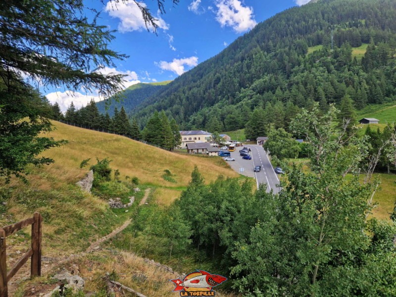 La vue direction sud-est. Le col de la Forclaz. Belvédère, chalet-bunker, Col de la Forclaz, Trient.