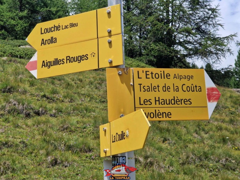 Un panneau indicateur sur le hameau de la buvette.
