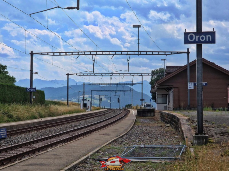 L'arrêt de train Oron-le-Châtel entre Palézieux et Romont.
