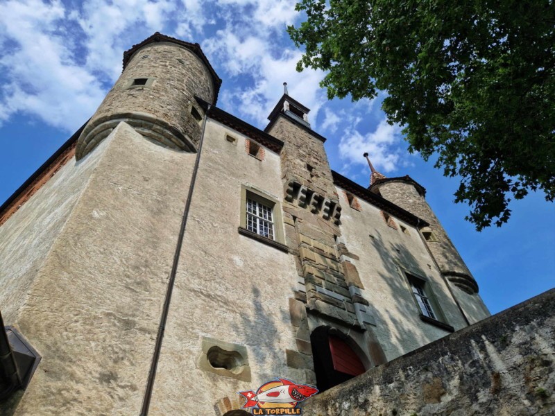La façade sud du château.