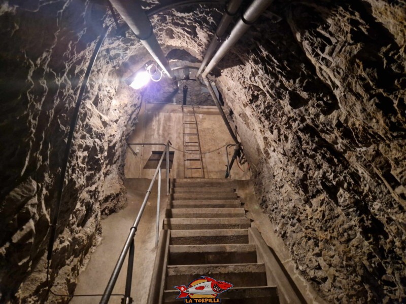 L'escalier qui monte au réservoir d'eau du fort.