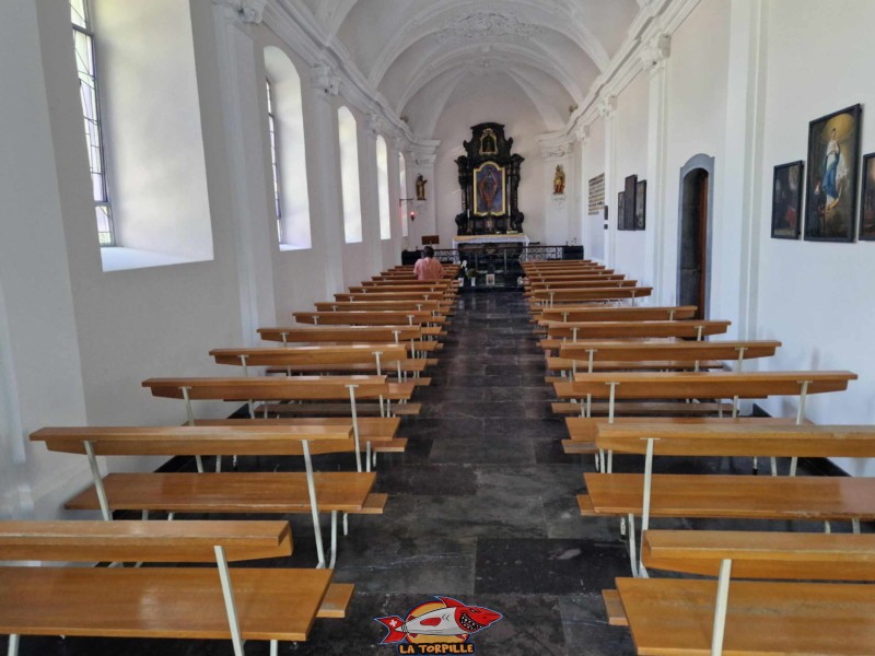 L'intérieur de la chapelle.