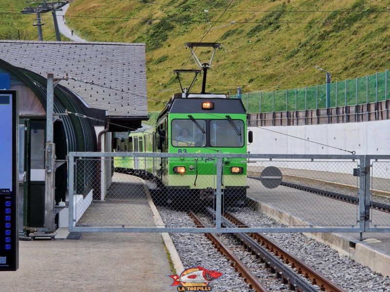 Un train en gare de Col-de-Bretaye.