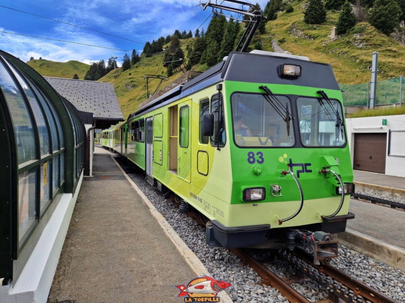 Un train en gare de Col-de-Bretaye.