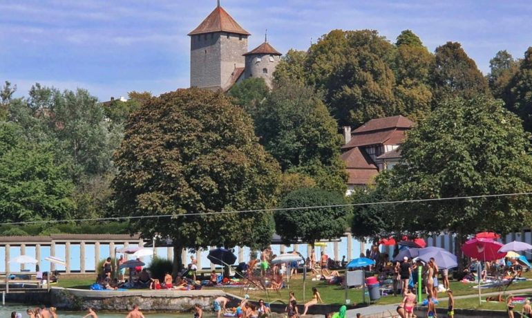 🏊🏖️ Piscine Intérieure et Extérieure, Plage de Morat