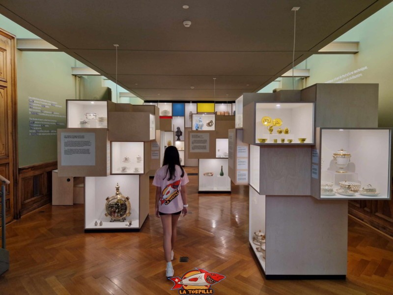 Thème "Accumulation". Quelques éléments de l’immensité des collections du musée Ariana qui comptent près de 30'000 pièces.