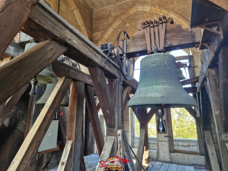 Une cloche de la tour sud.