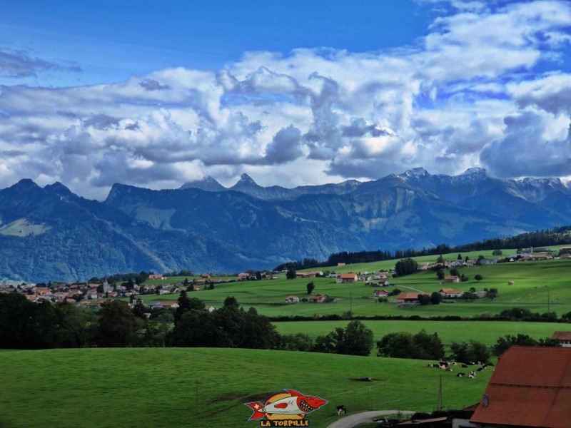 Vue sur la Gruyère, direction sud-ouest, depuis le château de Vaulruz