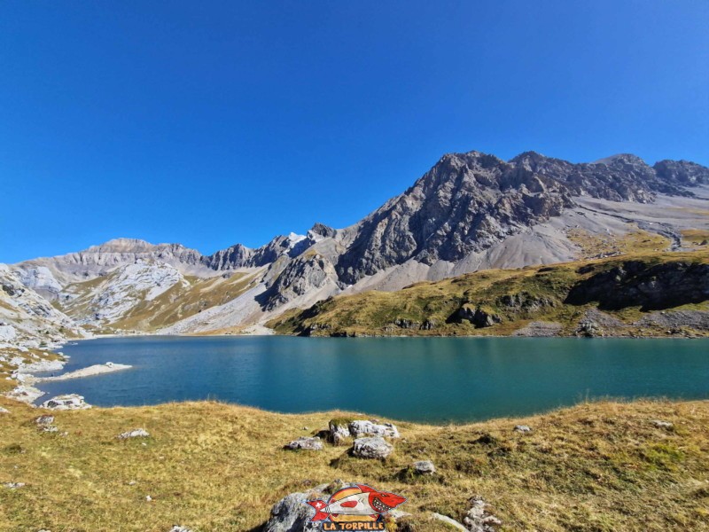 Le côté ouest du lac de Sanetsch., Lac de Sénin, Savièse, Valais Central