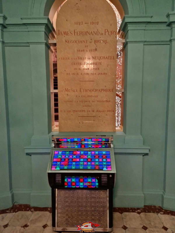 Une plaque en mémoire du leg de James de Pury à la ville de Neuchâtel, dans le but d'héberger le musée d'ethnographie, villa de Pury, musée d'ethnographie de Neuchâtel, men