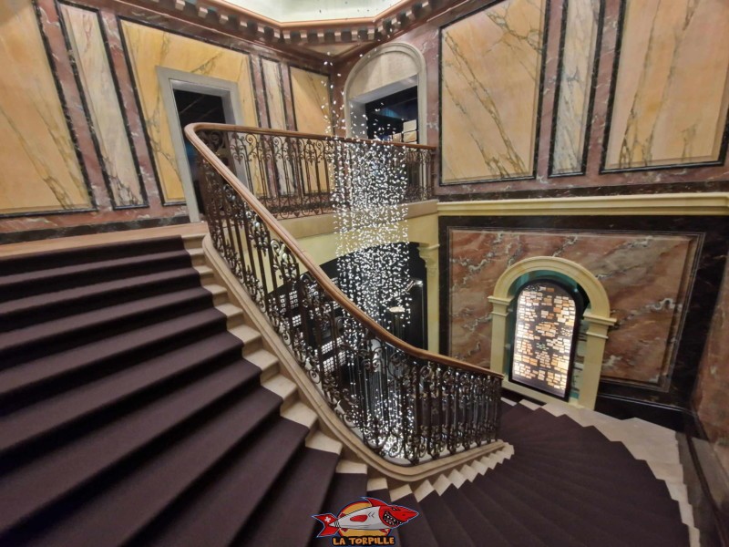 Le très bel escalier de la villa de Pury.