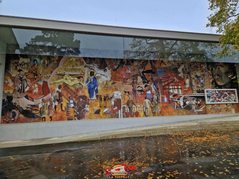 La fresque "les conquêtes de l'homme" sur la façade de l'annexe, le long de la route d'accès. Elle est conçue par le lucernois Hans Erni en 1954. musée d'ethnographie de neuchâtel, men