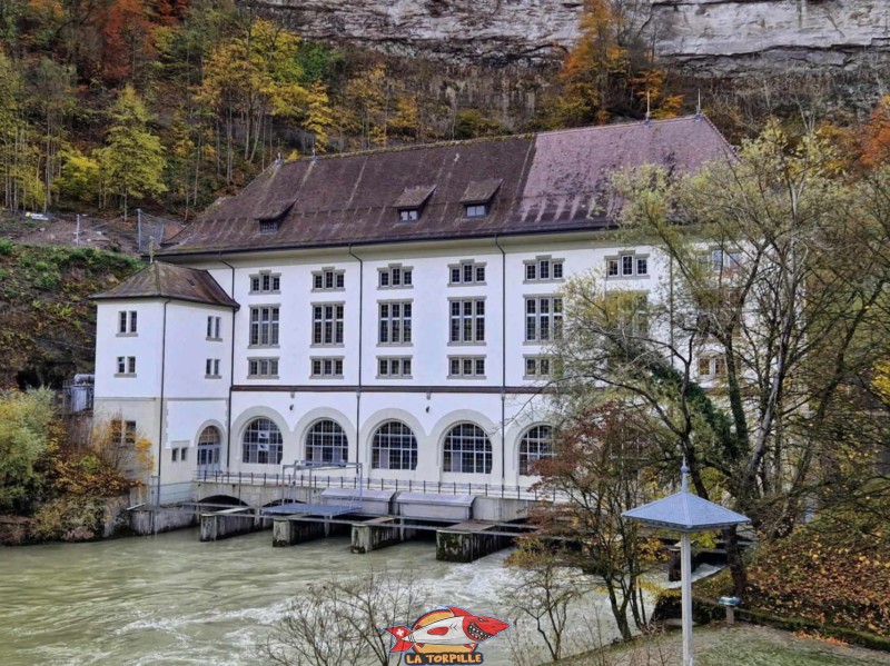 Centrale de l'Oelberg. Après turbinage, l'eau est rejetée dans la Sarine.