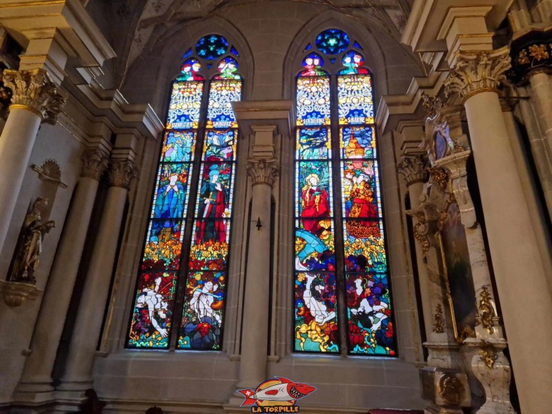 Les vitraux de Józef Mehoffer datant du début du 20ᵉ siècle. Cathédrale St-Nicolas de Myre, Fribourg.