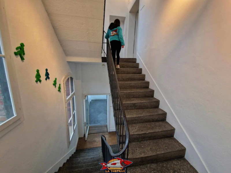 Escaliers Rez  ↔ 1er, Kunsthalle Friart