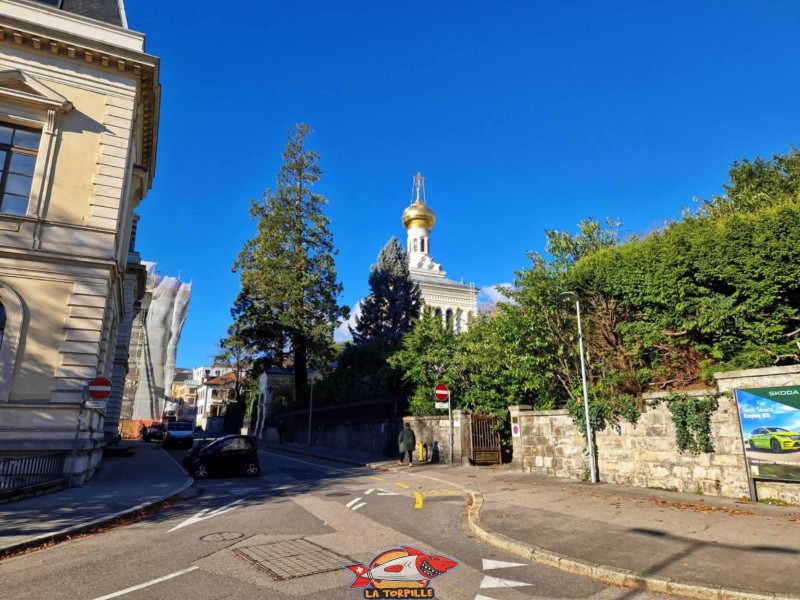 La vue sur l'église orthodoxe de Vevey depuis la rue des communaux, le long du musée Jaenish. L'Église orthodoxe de Vevey ou église de la Sainte Mégalomartyre Barbara