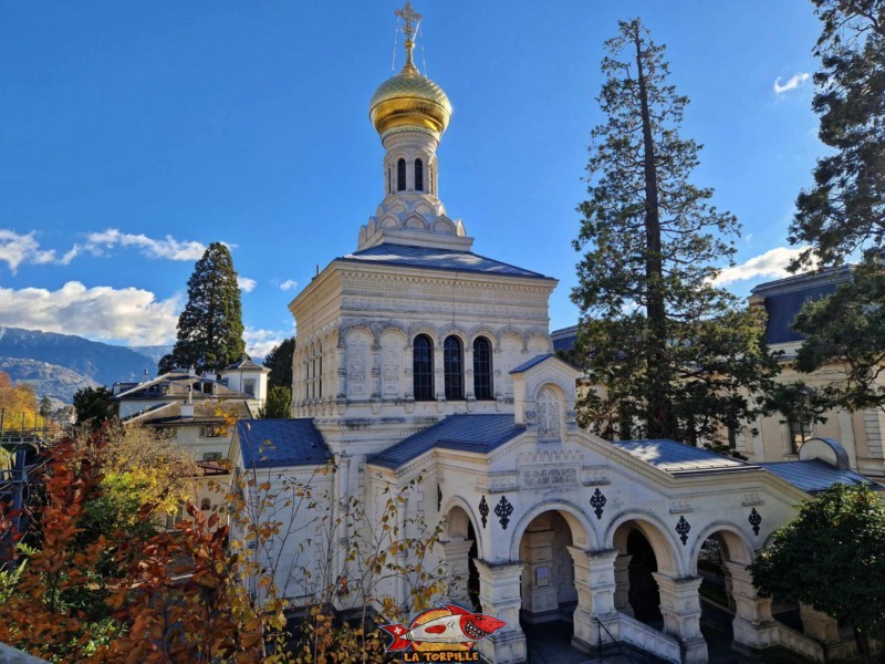 La vue sur le nord de l'église, sur le chemin de l'Espérance. L'Église orthodoxe de Vevey ou église de la Sainte Mégalomartyre Barbara