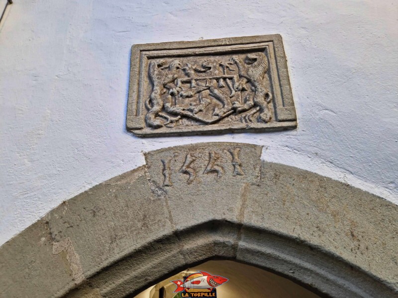 cour, côté sud. château de Lutry. Lavaux, canton de Vaud.