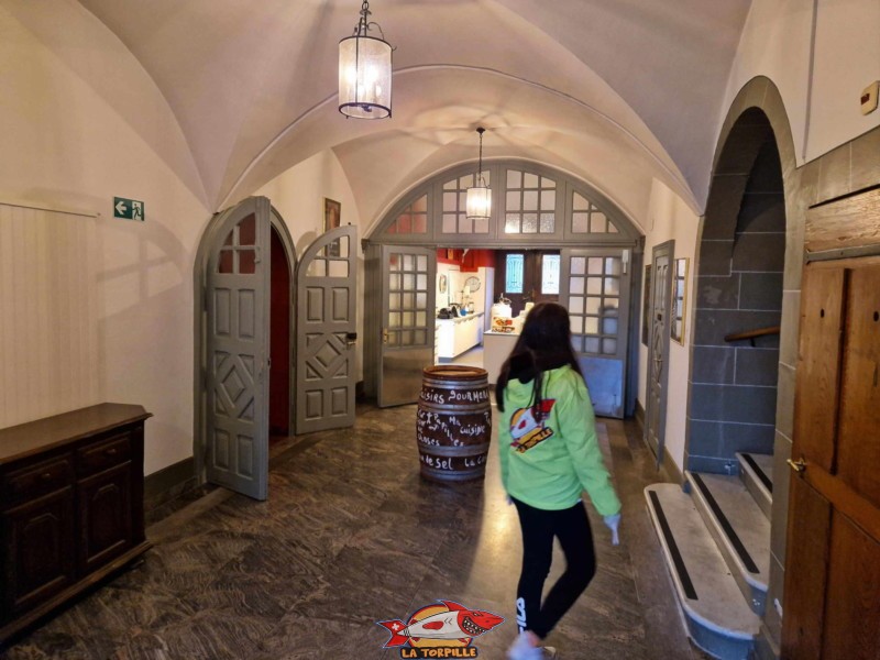 L'entrée, au niveau du restaurant du château. Musée de la Confrérie des Vignerons - Vevey