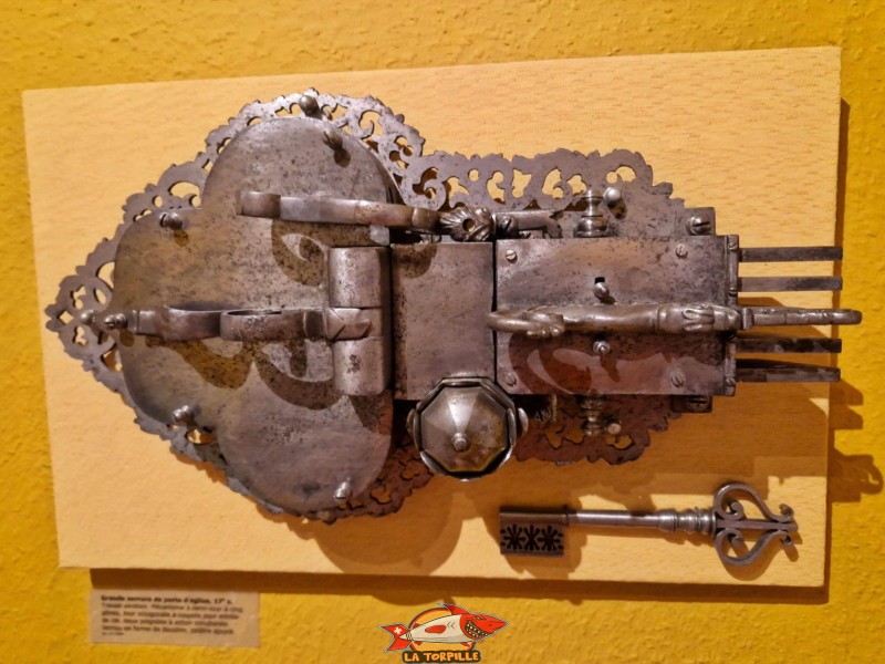 Le musée a la particularité de posséder une collection unique en Suisse de clés, serrures et coffrets anciens. Expositions permanentes, musée historique de Vevey.