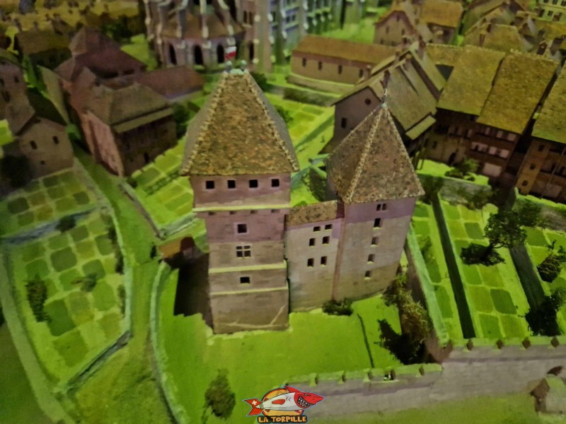 La porte de Couvaloup en bas à droite et le château de Menthon.. maquette lausanne 1638