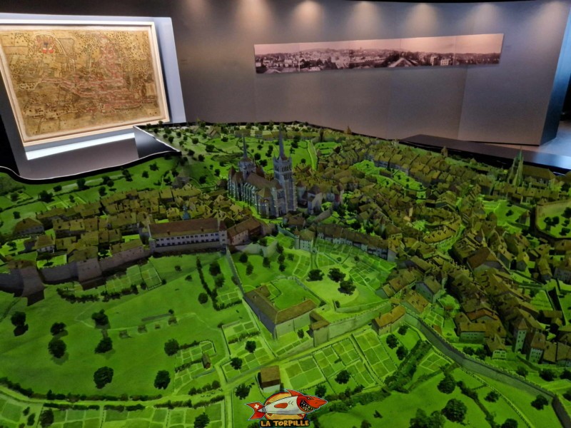 Vue depuis le nord-ouest sur la ville de Lausanne en 1638, maquette. Musée Historique de Lausanne. Au milieu légèrement sur la droite, la porte de la Madelaine.